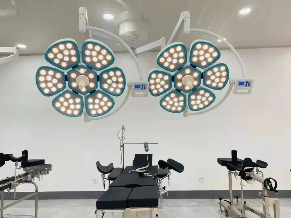 Lampara de quirófano CORONA 6+6